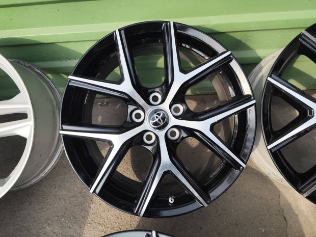 Toyota rav4 rav 4 Corolla Cross Yaris Cross c-hr chr 5x114,3 18"