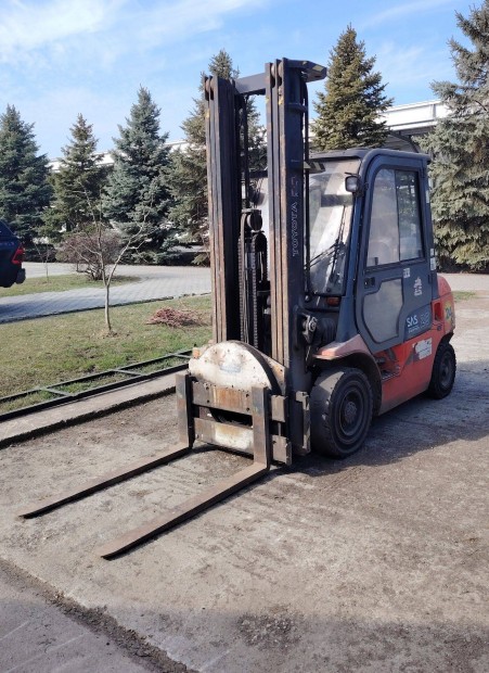 Toyota targonca 2,5 tonna teherb�r�s� tripplex tornyos