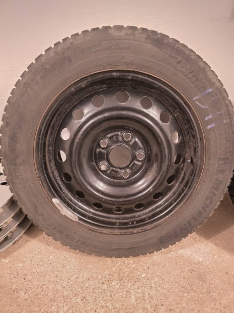 Toyota tli gumi garnitra aclfelnivel  s dsztrcsval