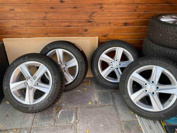 Toyota �j gy�ri 17"-os alufelni Bridgestone t�li gumival