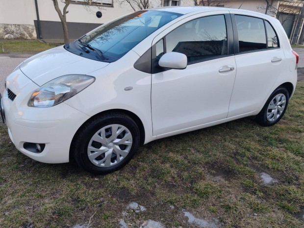 Toyota yaris 1,33i (2011)