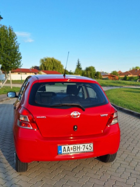 Toyota yaris 2010, megkímélt állapotban, hölgy tulajdonostól