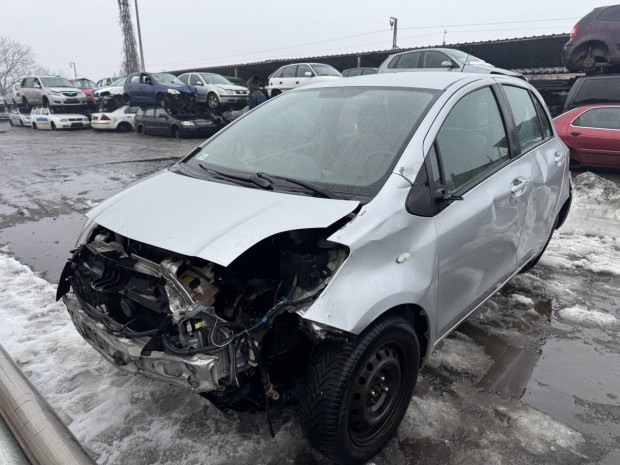 Toyota yaris 2 bontott alkatr�szek