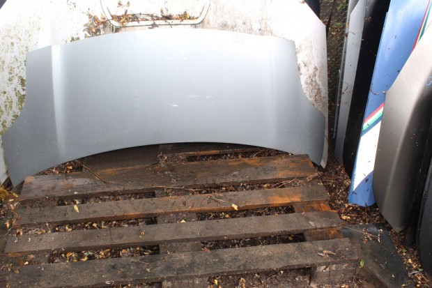 Toyota yaris II. 2006-2011 motorháztető (94)
