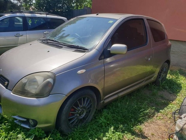 Toyota yaris alkatresz elado!