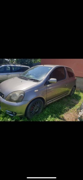 Toyota yaris alkatresz elado!
