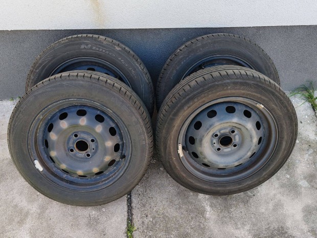 Toyota yaris,suzuki splash lemezfelni ny�ri gumival 15"