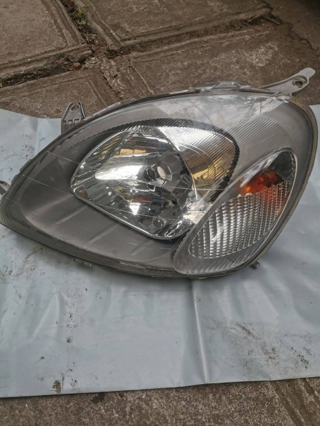 Toyota yariselsó lámpa