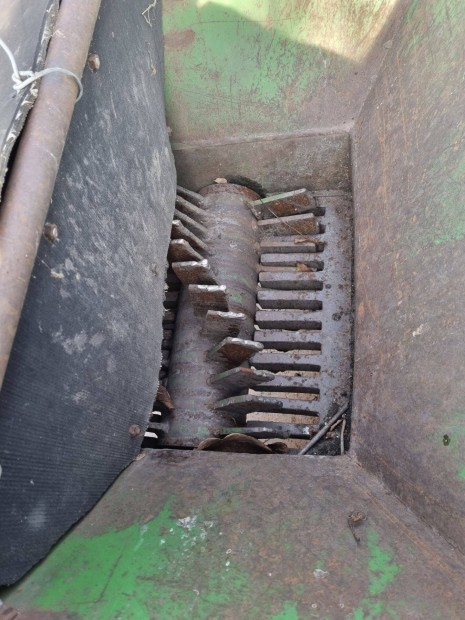 T�zeg tr�gya dar�l� elad�