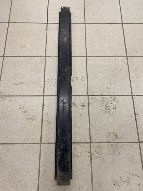 Trabant 601 Kereszttart� merev�t� borda DDR