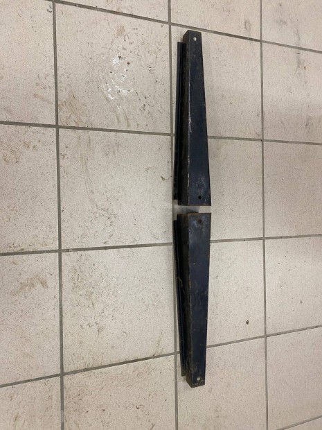 Trabant 601 Kereszttart� merev�t� borda p�r DDR