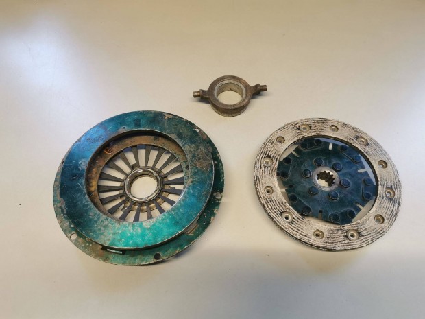 Trabant 601 gy�ri �j kuplung szett t�rcsa + szerkezet + kinyom� sz�n