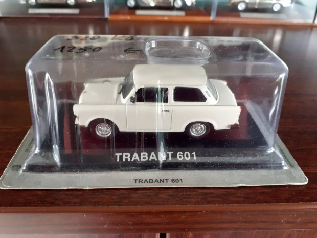 Trabant 601 kisauto modell 1/43 Elad