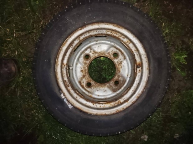 Trabant Felni Gumival (Postzom is)