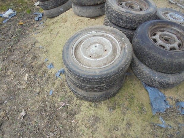 Trabant Wartbug Barkas Skoda Fiat Zsiguli stb. ker�k ingyen vihet�