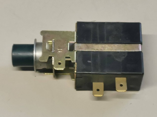 Trabant Wartburg Barkas Ifa k�dl�mpa kapcsol� els� nyom�gombos r�gebbi