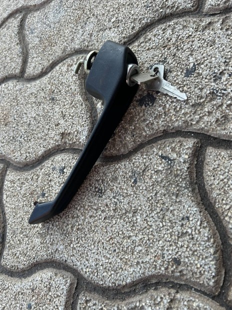 Trabant Wartburg IFA Barkas gy�ri z�ras kilincs 2 kulccsal