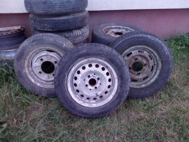 Trabant Wartburg lada skoda 120 felni garnitúrák eladó!