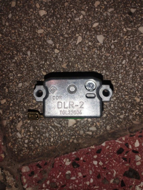 Trabant, Wartburg 12V fesz�lts�gszab�lyz�