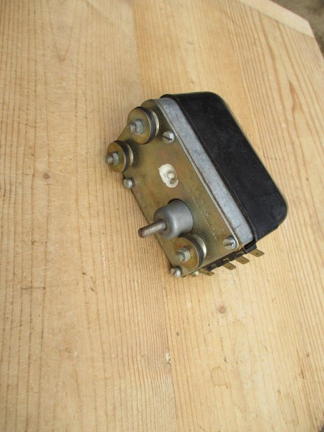 Trabant ablaktörlő motor 12V , gyári új
