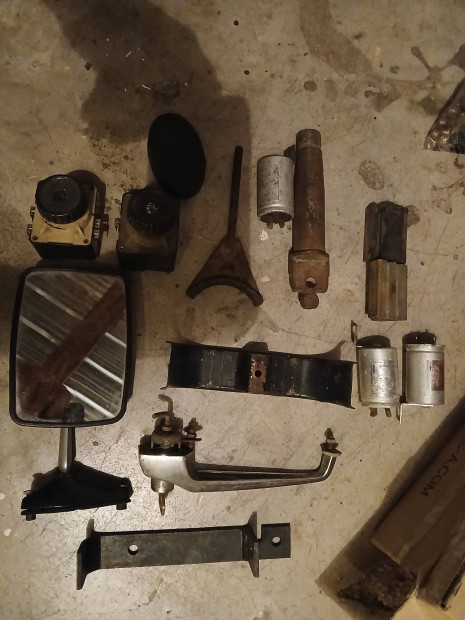 Trabant alkatrszek eladk