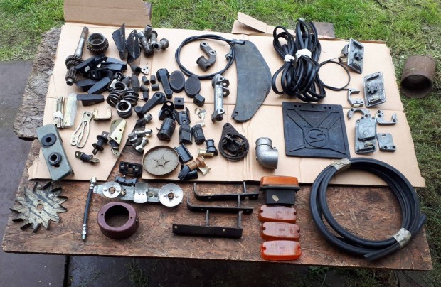 Trabant alkatrszek eladk !