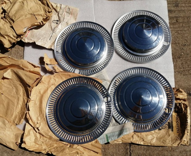 Trabant disztárcsa diszitő karikával Új