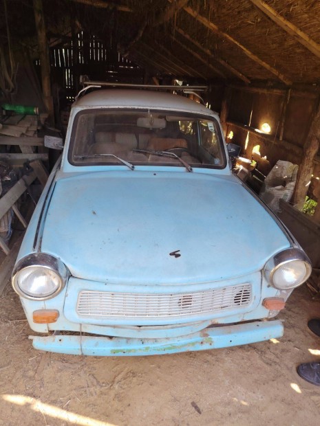 Trabant elad