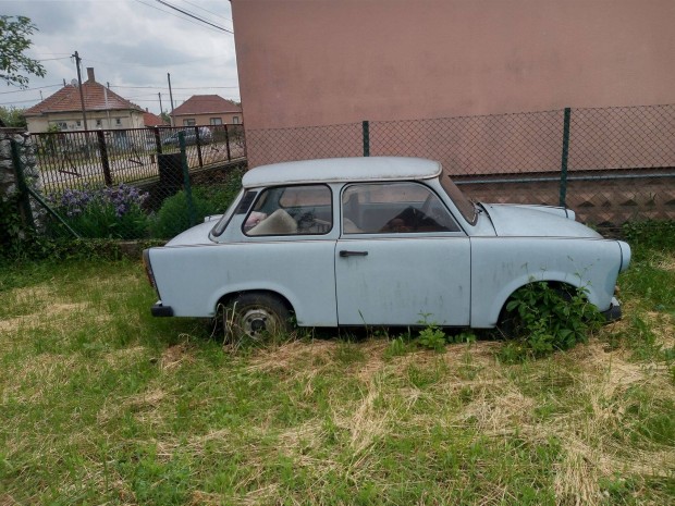 Trabant elad