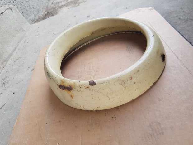 Trabant els� l�mpa b�ra d�szkeret Jobb �s bal oldalra tehet� csereszab