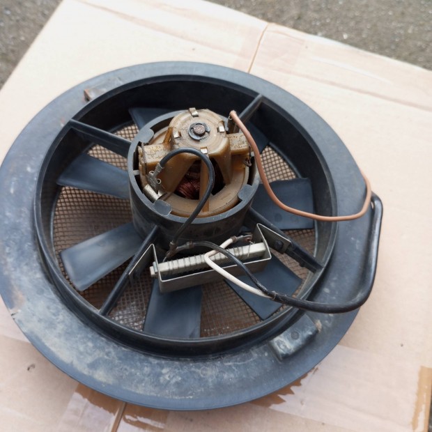 Trabant f�t�ventil�tor haszn�ltan.