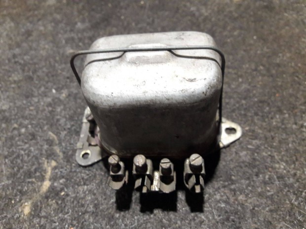 Trabant gy�ri komplett fesz�lts�gszab�lyz� 12V 220W