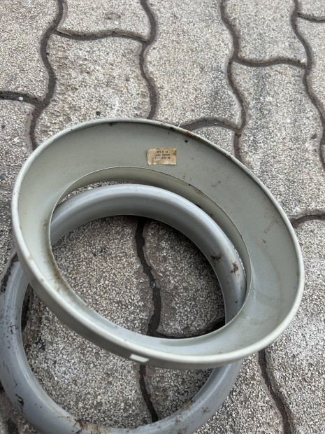 Trabant gyri lmpa fnyszr lmpa keret karika