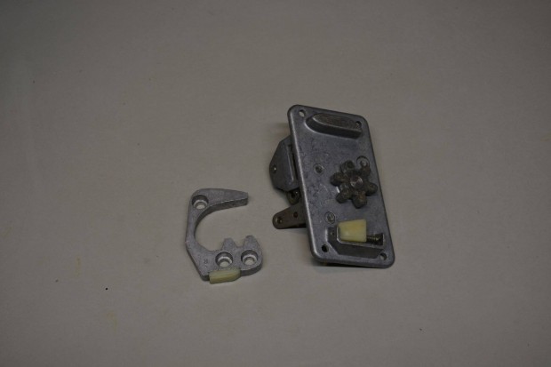 Trabant gy�ri �j bels� reteszes jobb ajt�z�r + �tk�z�