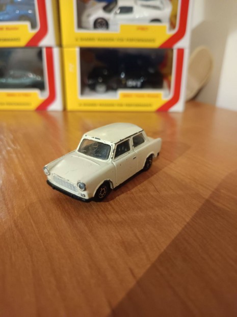 Trabant kisaut elad