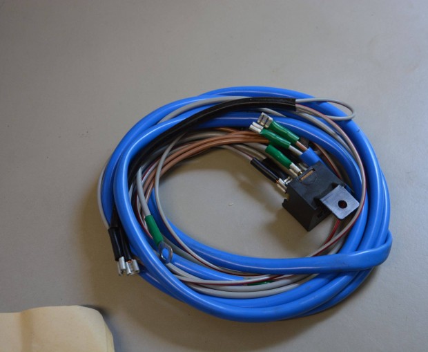 Trabant k�dl�mpa bek�t� szett gy�ri �j eredeti DDR gy�rt�s 12V