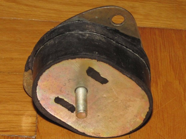 Trabant motortart� gumibak