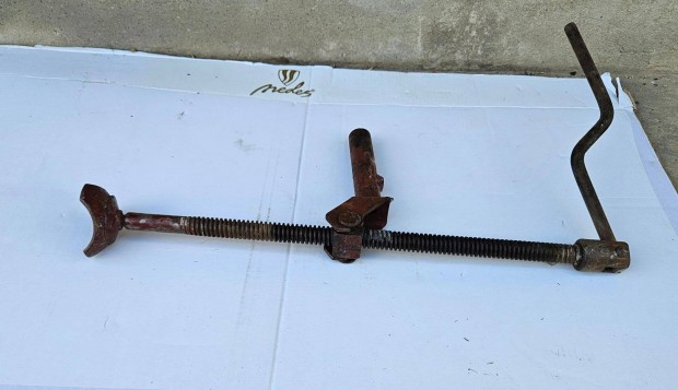 Trabant szerel�shez emel� eredeti adom a ker�kkulcsot is hozz�