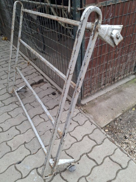 Trabant tetcsomagtart elad!