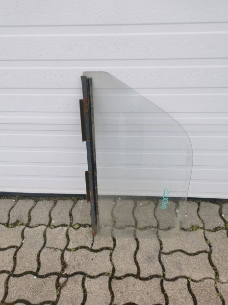 Trabant �j jobb els� ajt� �veg + ablaksin + gumi