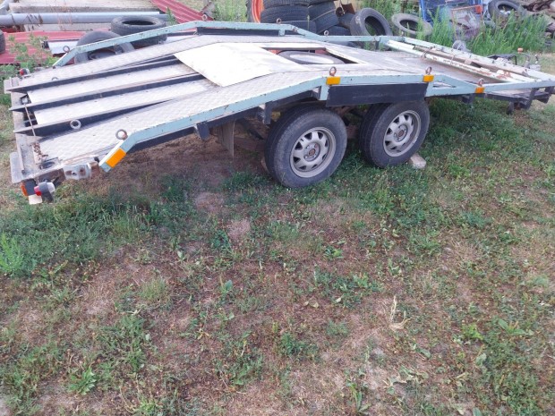 Trailer egyedi,laprugos,1.5T ssztmeggel elado