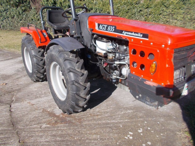 Traktor 3 hengeres agt835 müszakis eredeti gyári eladó+36308866500 Fe