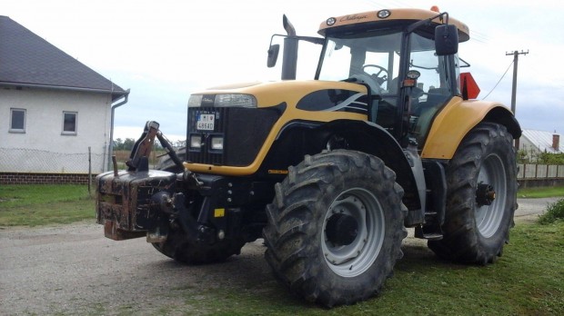 Traktor Challenger 215 LE