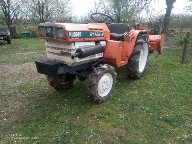 Traktor Kistraktor Kubota B1702-M 17Le talajmarval elad