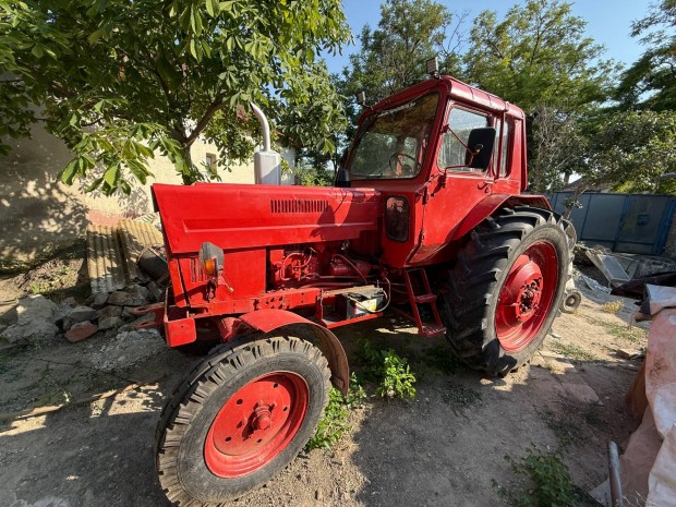 Traktor MTZ 80
