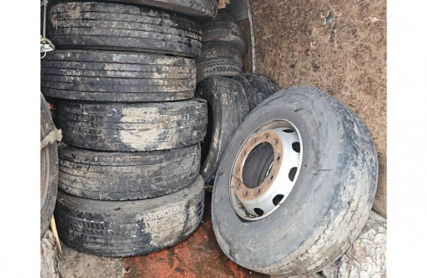 Traktor Ptkocsi utnfuto 295/8022.5 kls gumi kpeny