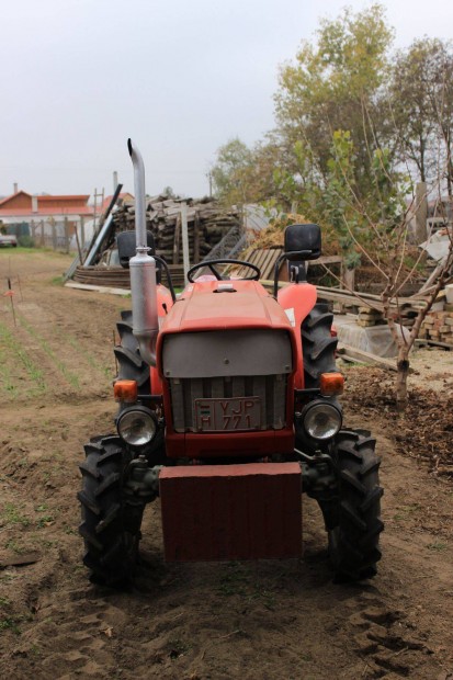 Traktor + tartozkok Yanmar YM 2310D