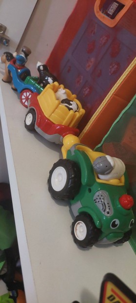 Traktor, szekér mágnesesen összekapcsolható, figurákkal