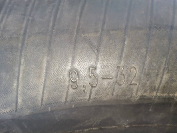 Traktor belsgumi elad. 