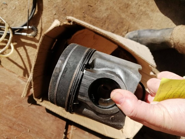 Traktor dugatty� JCB Perkins motorb�l ,nagym�ret� , Dekor�ci�